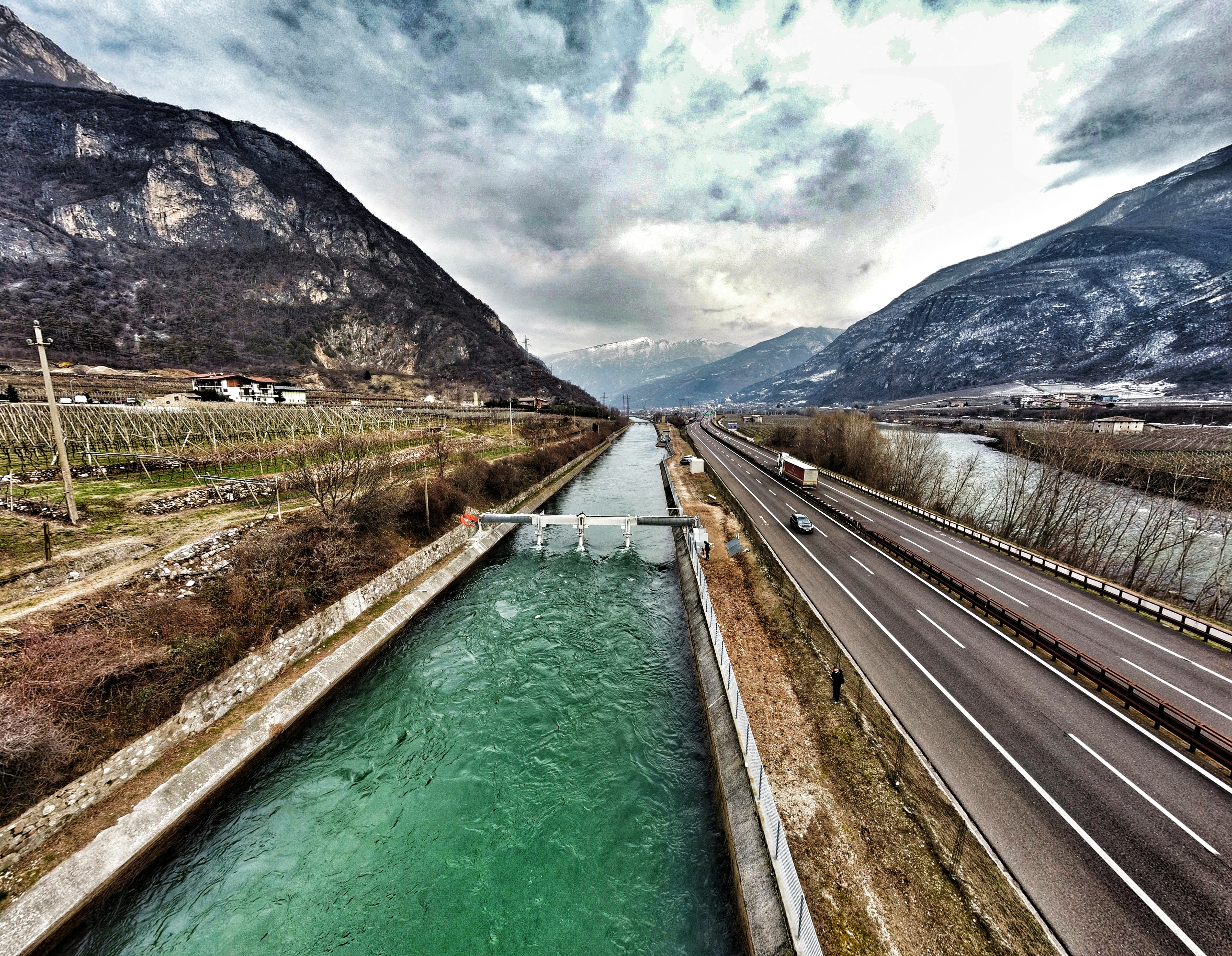 Il canale idroelettrico visto dall'alto