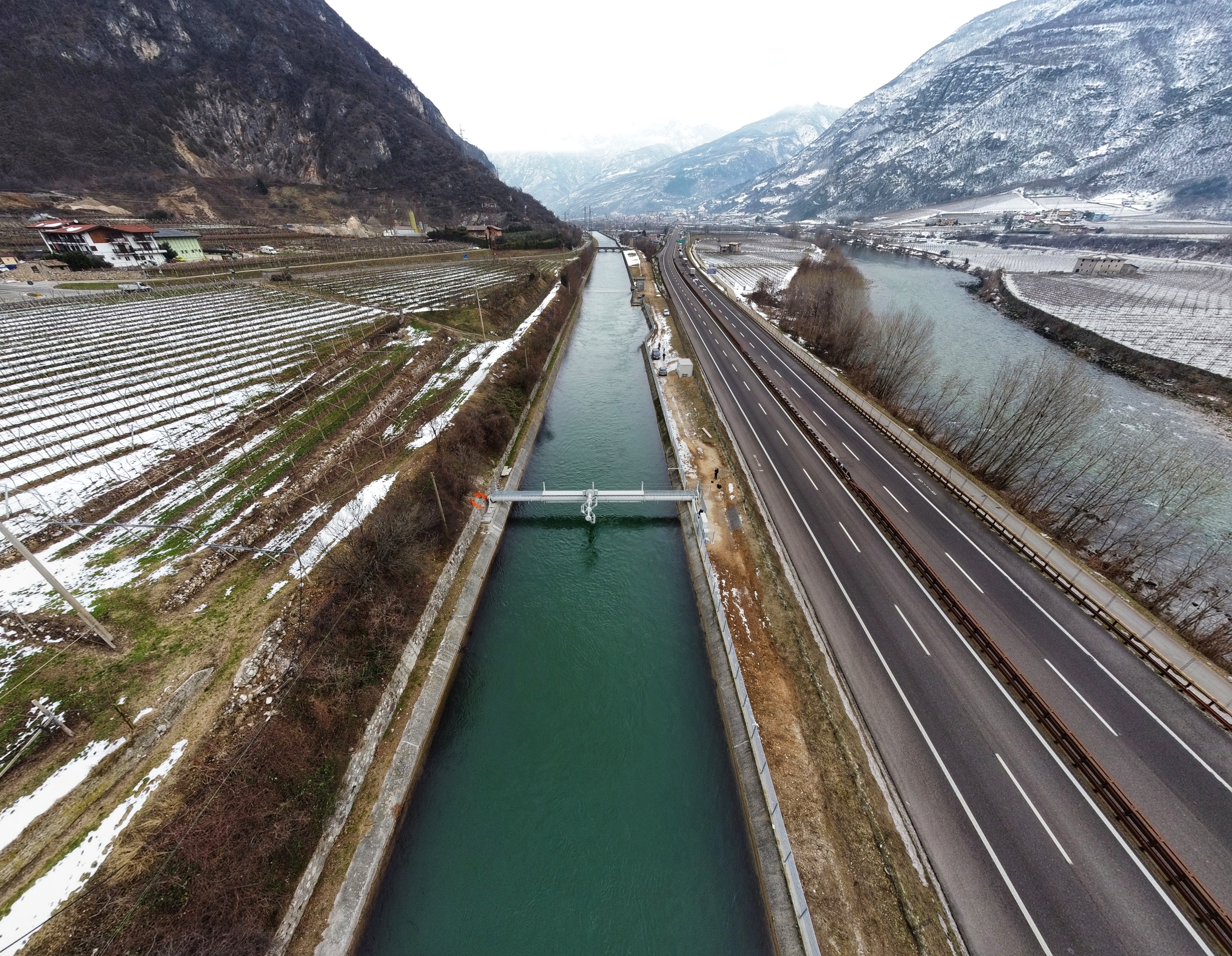 Il canale e il territorio circostante